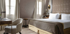 Titre : Atelier de tapisserie Paris : Conseils, astuces et secrets d'initiés